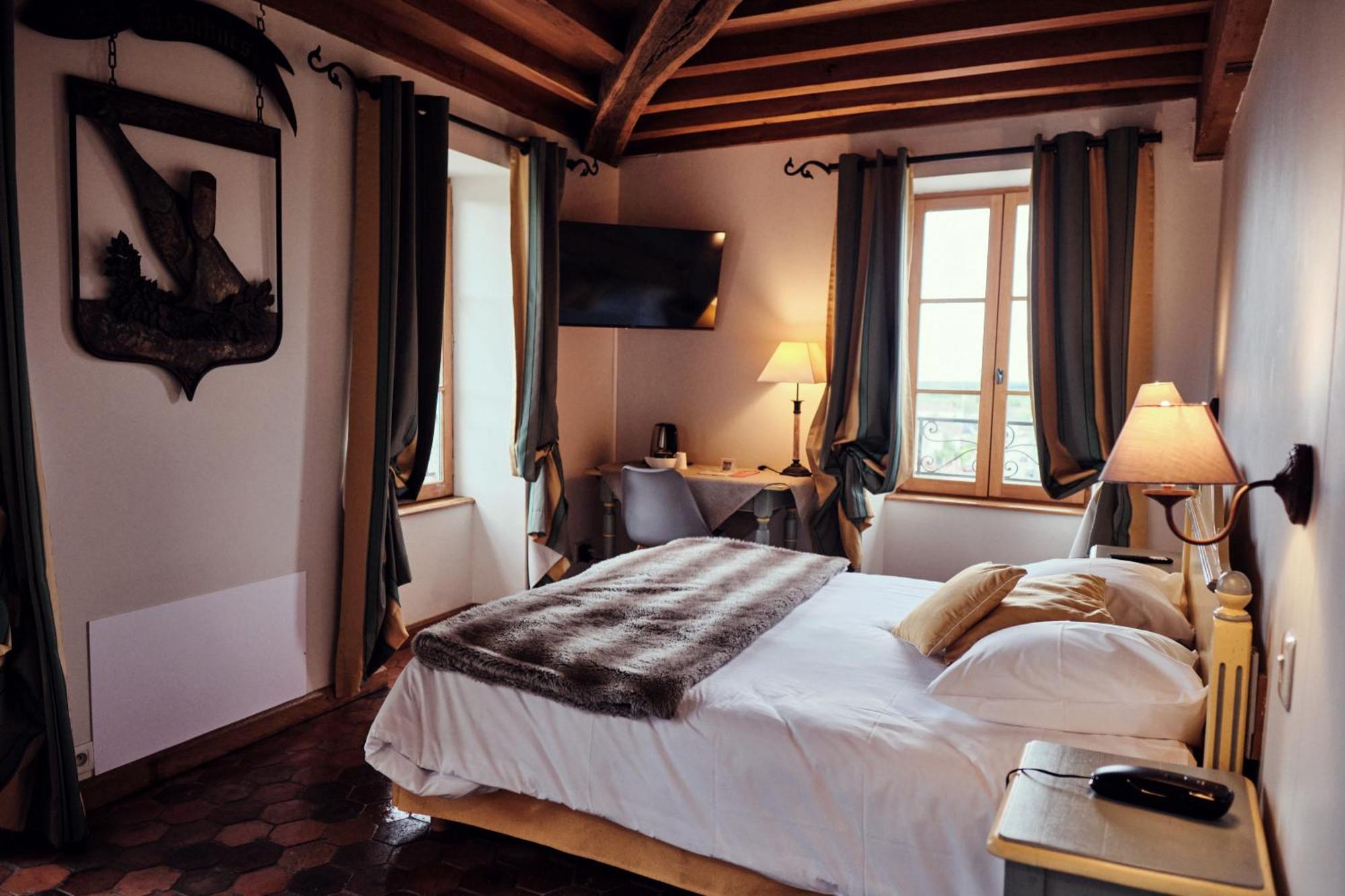 Hostellerie De La Tour D'Auxois Сольє Екстер'єр фото